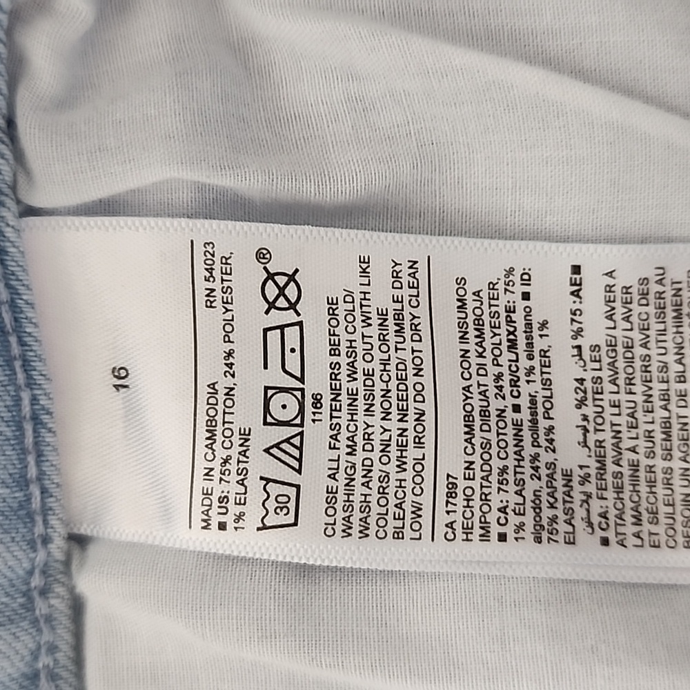 SIZE 16 OLD NAVY WOMAN'S DENIM SHORTS - Picture 9 of 9